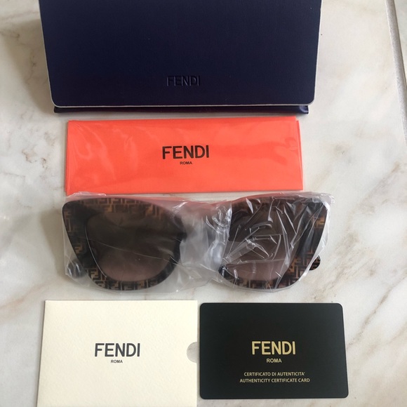 🔥NEW BLOGGERS CHOICE FENDI SUNGLASSES 🔥 - Picture 4 of 16